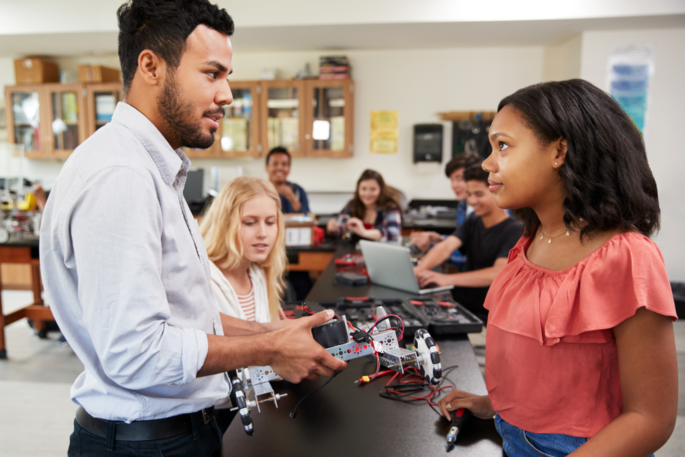 Teacher,With,Female,Pupils,Building,Robotic,Vehicle,In,Science,Lesson